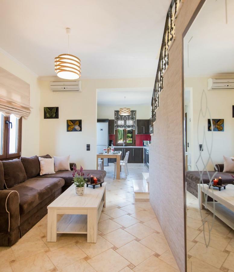 Elmyra Villa, Heated Pool & Walking To Beach, By Thinkvilla Gerani  Exterior photo