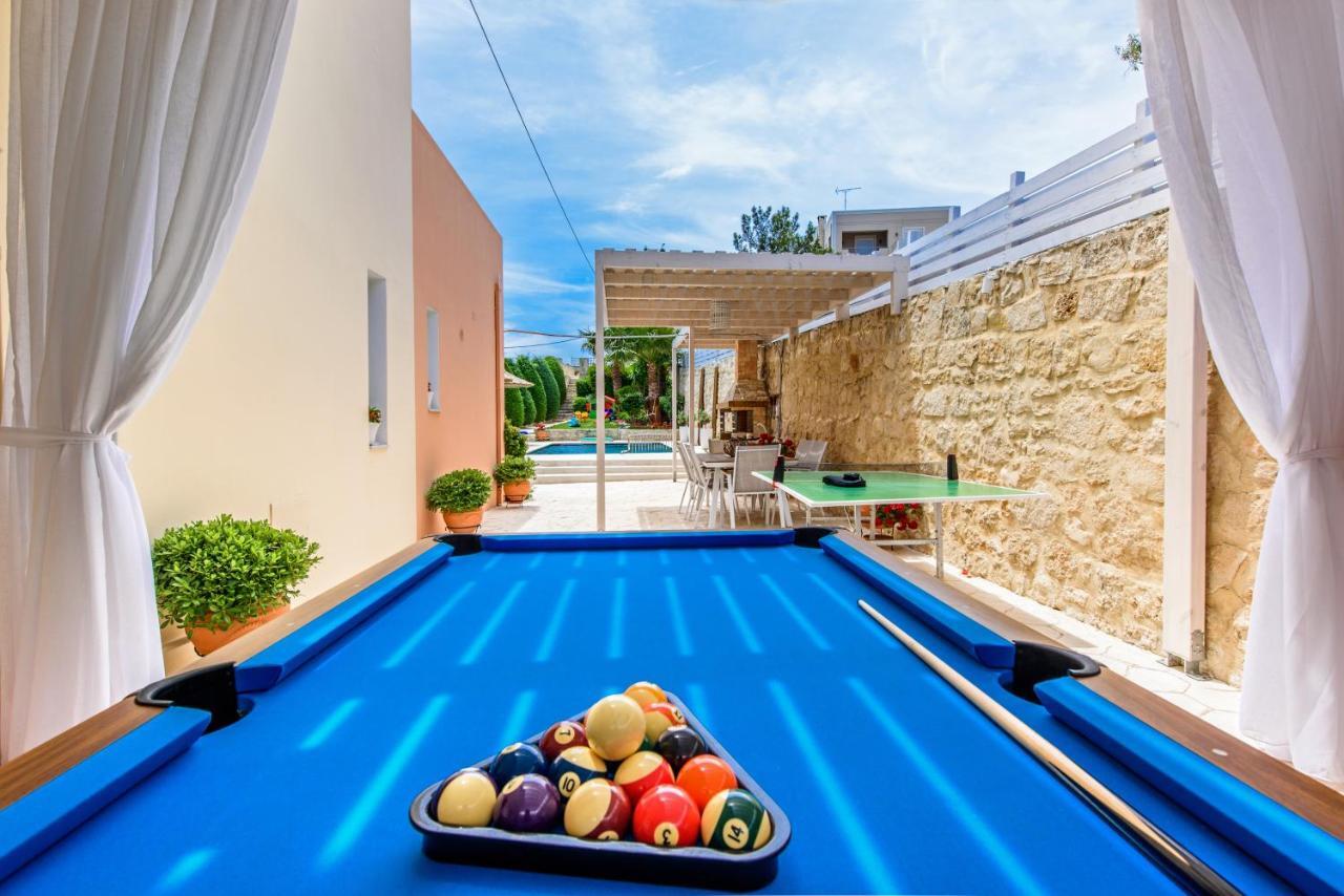 Elmyra Villa, Heated Pool & Walking To Beach, By Thinkvilla Gerani  Exterior photo