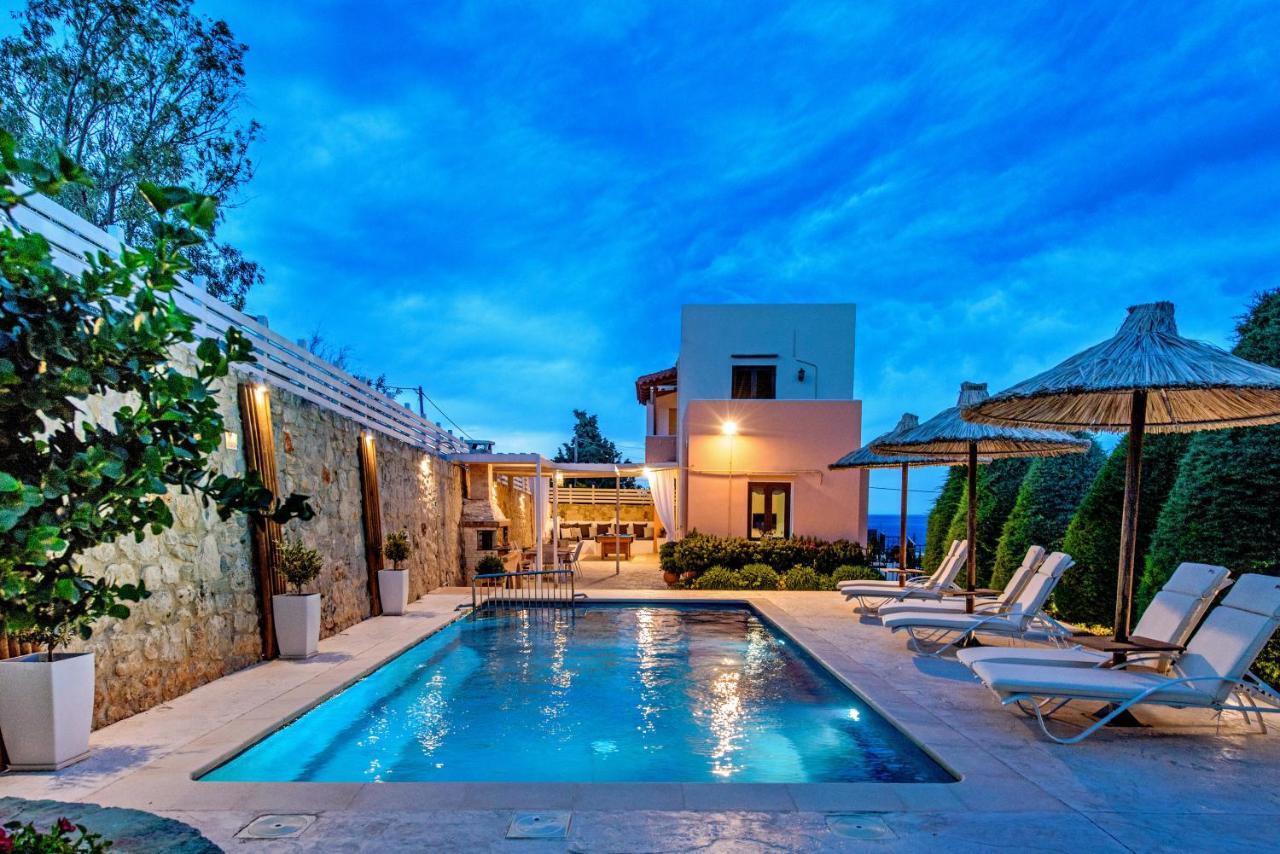 Elmyra Villa, Heated Pool & Walking To Beach, By Thinkvilla Gerani  Exterior photo